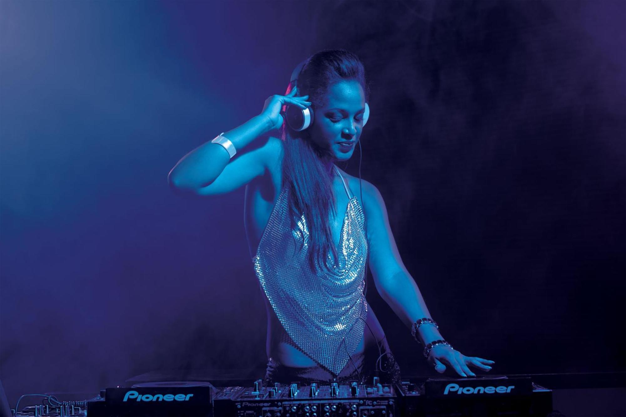 Breathless Punta Cana Resort & Spa (Adults Only) ภายนอก รูปภาพ DJ performing at a nightclub