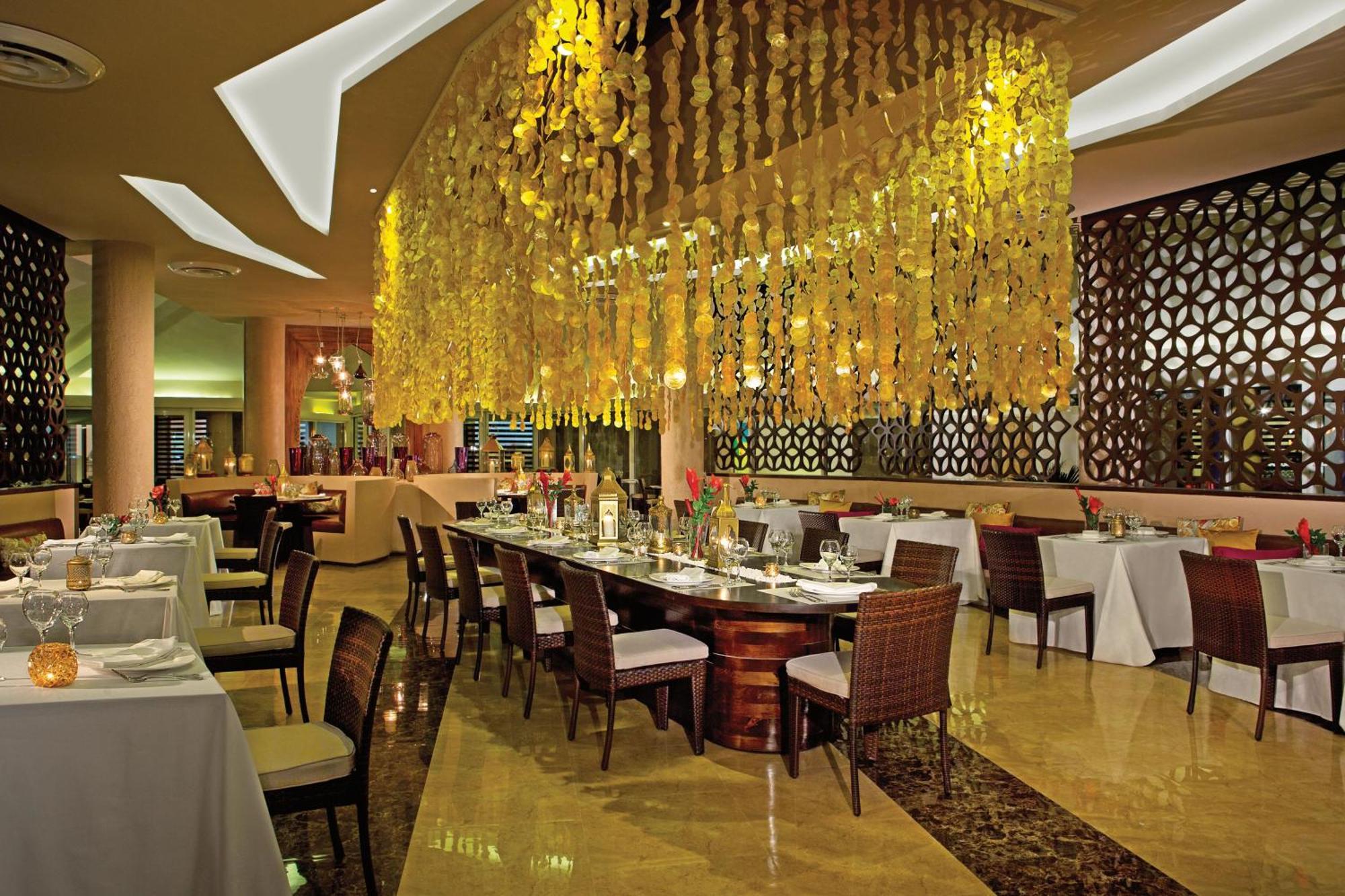 Breathless Punta Cana Resort & Spa (Adults Only) ภายนอก รูปภาพ The restaurant at the Taj Mahal Palace