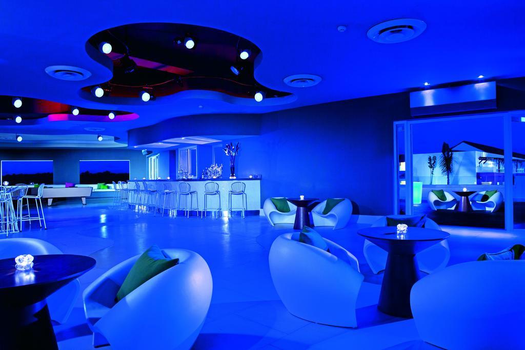 Breathless Punta Cana Resort & Spa (Adults Only) ภายนอก รูปภาพ The Blue Bar